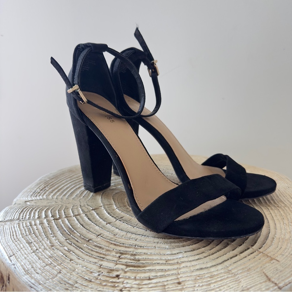 Express Black Suede Block Women's Heel Sandals Size 8
